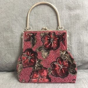 Vintage velvet & beaded small evening purse.
